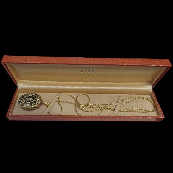 Vintage Vanity Fair Quartz Pendant Watch - Picture 5 of 6